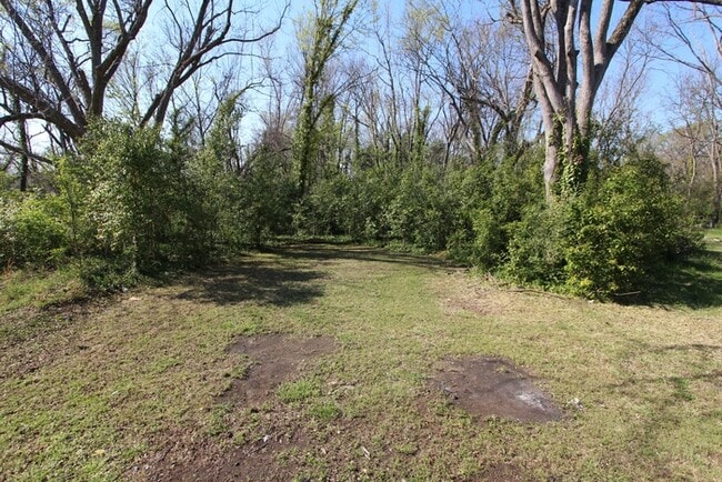 Building Photo - 1122 Haynes St