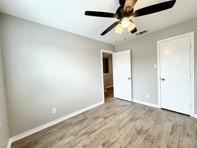 Building Photo - 2 Story Town Home - Near USAA-UTSA-Medical Center