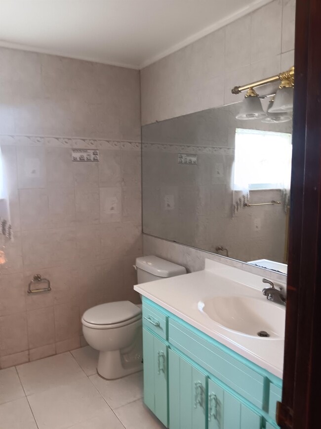 Building Photo - 2321 Irlo Dr