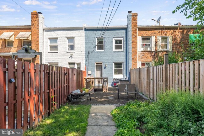 Building Photo - 1615 Fairlawn Ave SE