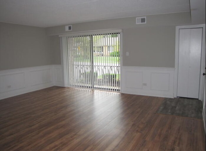 Building Photo - 10702 S Depot St