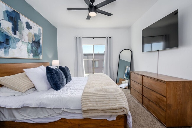 Building Photo - 5450 E Deer Valley Dr