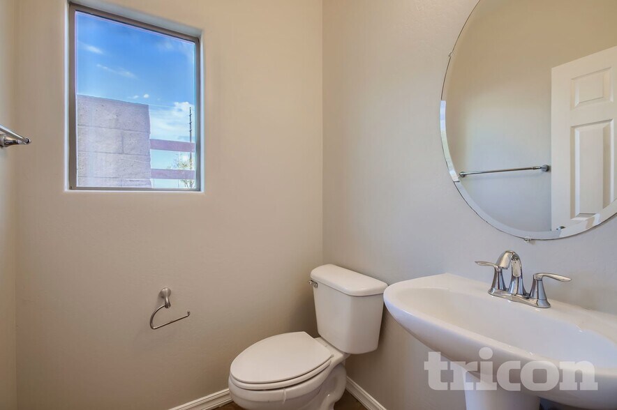 Building Photo - 19193 E Swan Dr