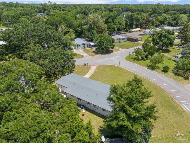 Building Photo - 8 Goodman Ln