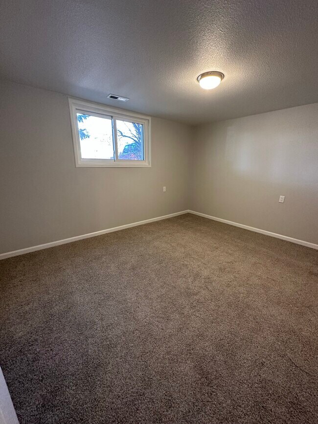 Building Photo - 6117 Kevin Ave