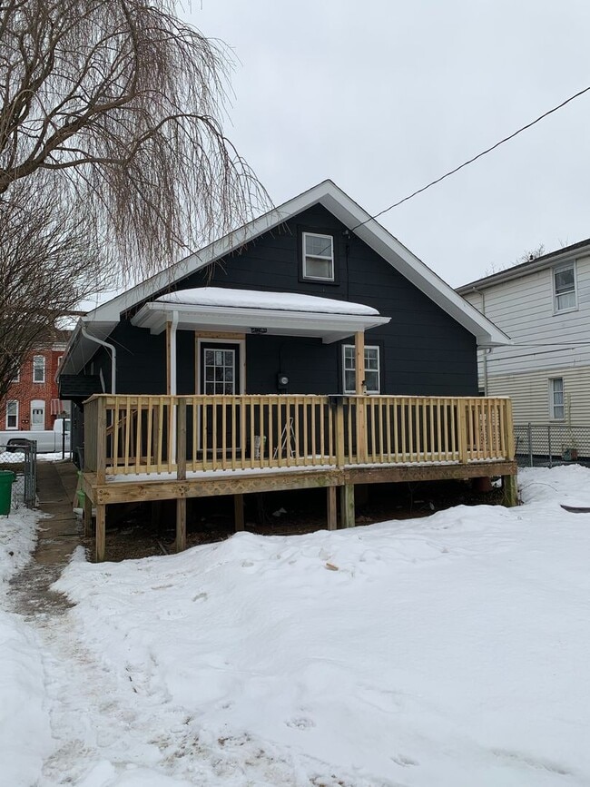 Building Photo - Central School District!