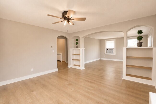 Building Photo - 2757 School Dr