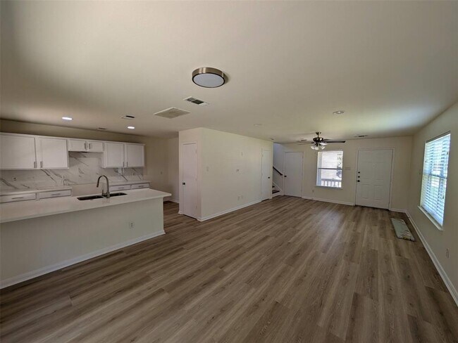 Building Photo - 11726 Rolling Stream Dr