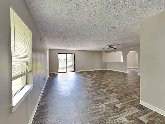 Building Photo - 951 Turtle Creek Dr S