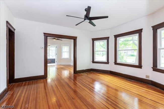 Building Photo - 56 Walnut Crescent