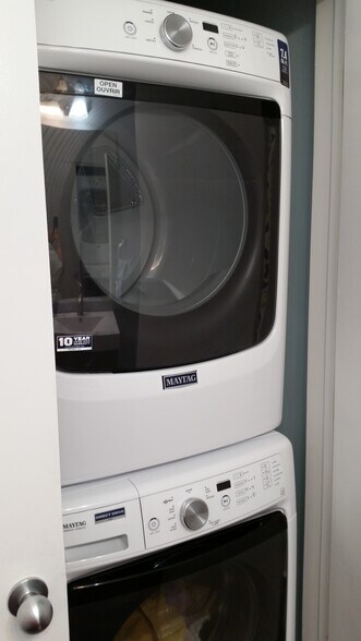 Building Photo - 411 W Washington St