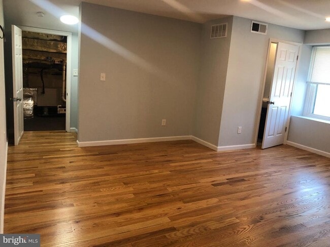 Building Photo - 441 Leverington Ave