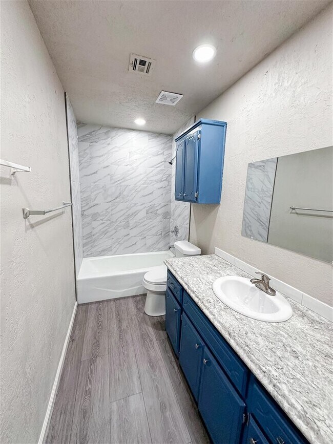 Building Photo - 7603 NW Andrews Ave