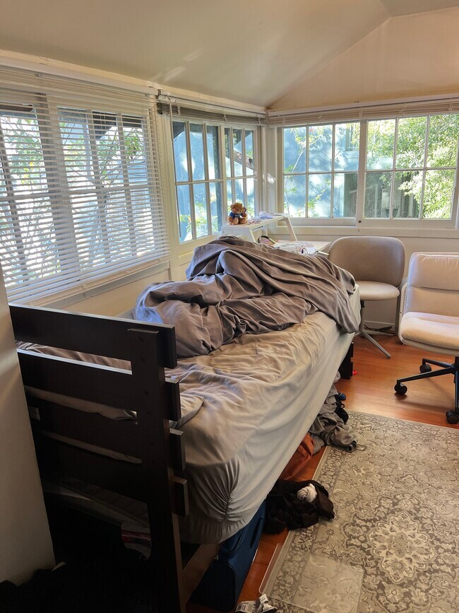 Building Photo - 1733 La Loma Ave