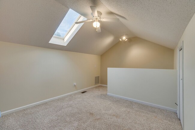 Building Photo - 3 bdrm/2 Bath Condo  Bristol, TN