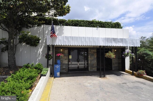 Building Photo - 5342 Merriam St