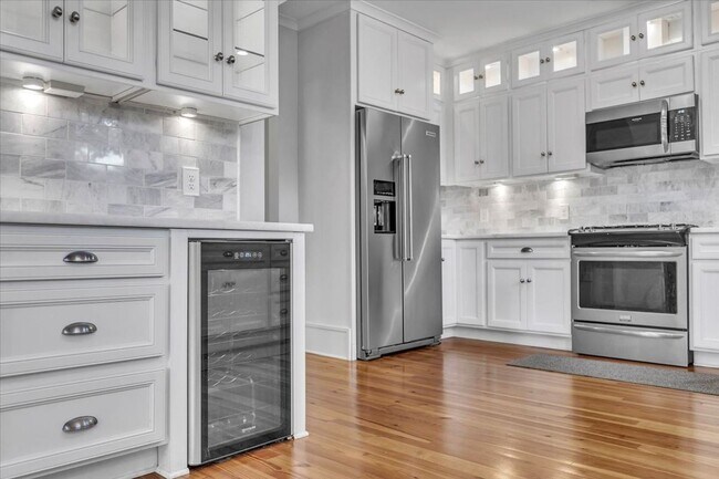 Building Photo - 331 E 54th St