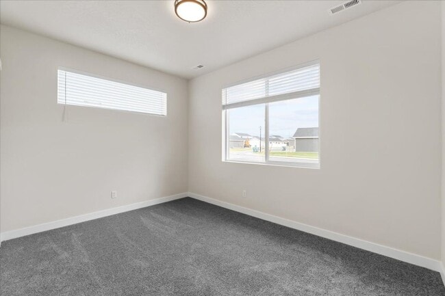 Building Photo - Charming 3 bedroom, 2 bath home