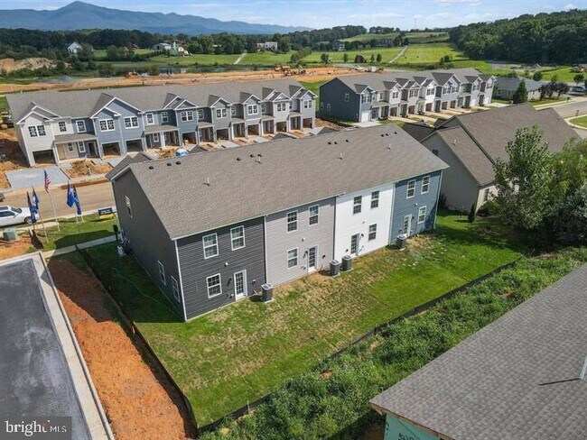 Building Photo - 218 Baker Dr