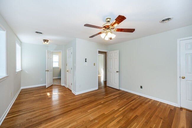 Building Photo - Generously Sized Midlothian Home Move In R...