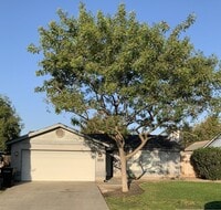 Building Photo - 3 Bedroom 2 Bath Home