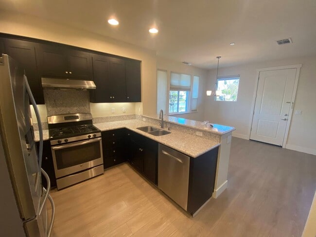 Building Photo - Available soon is the IDEAL TOWNHOUSE for ...