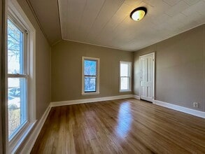 Building Photo - Beautiful 4 Bedroom 2 Bathroom Home in St.Paul!