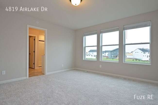 Building Photo - 4819 Airlake Dr