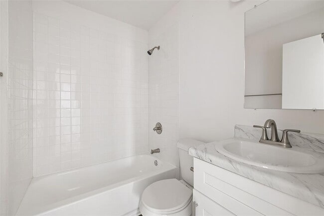 Building Photo - 9903 Roxanna Dr