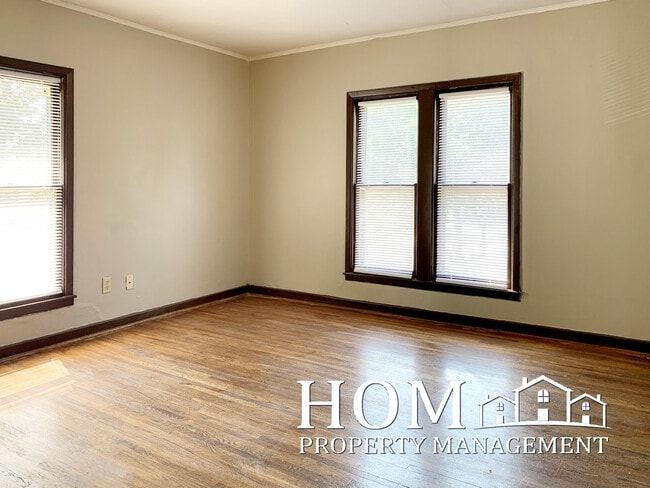 Building Photo - 127 Center St