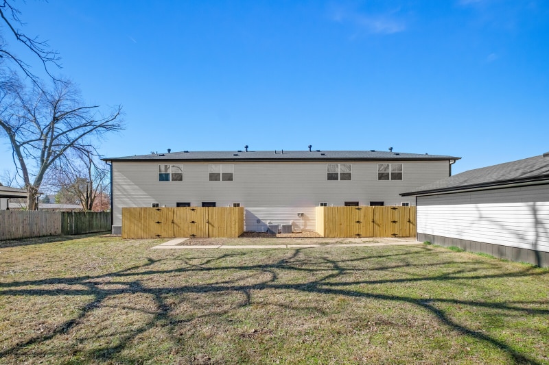 Building Photo - 404 NW D St