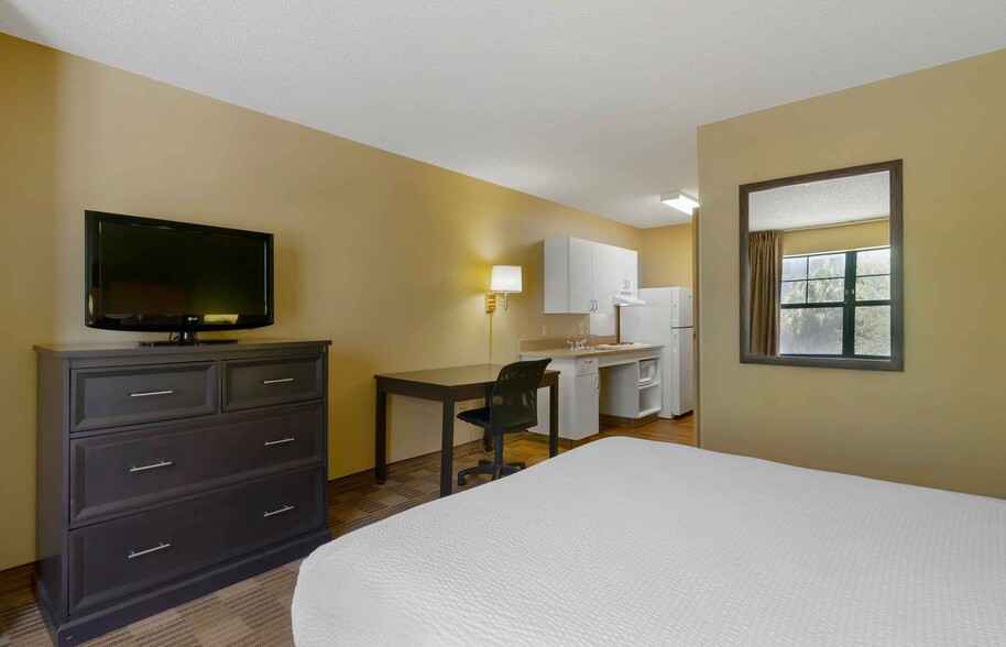 Building Photo - Furnished Studio-Tampa - Airport - Spruce ...