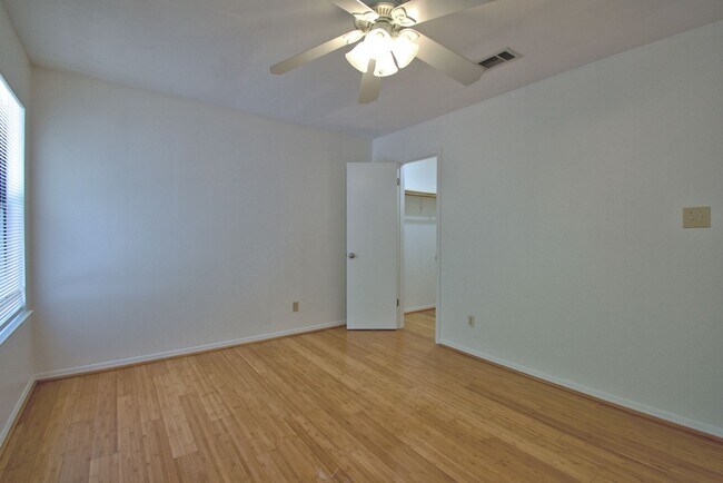 Building Photo - 6489 Hart Ln