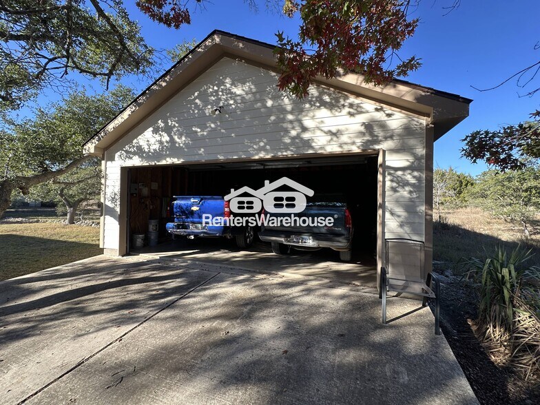 Building Photo - 900 Wayside Dr