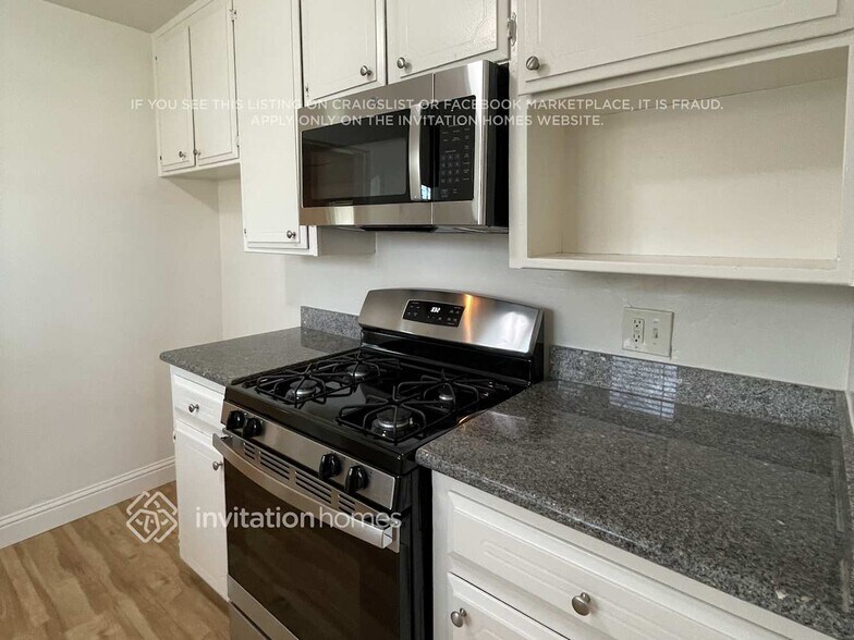 Building Photo - 3096 Yellowstone Ln