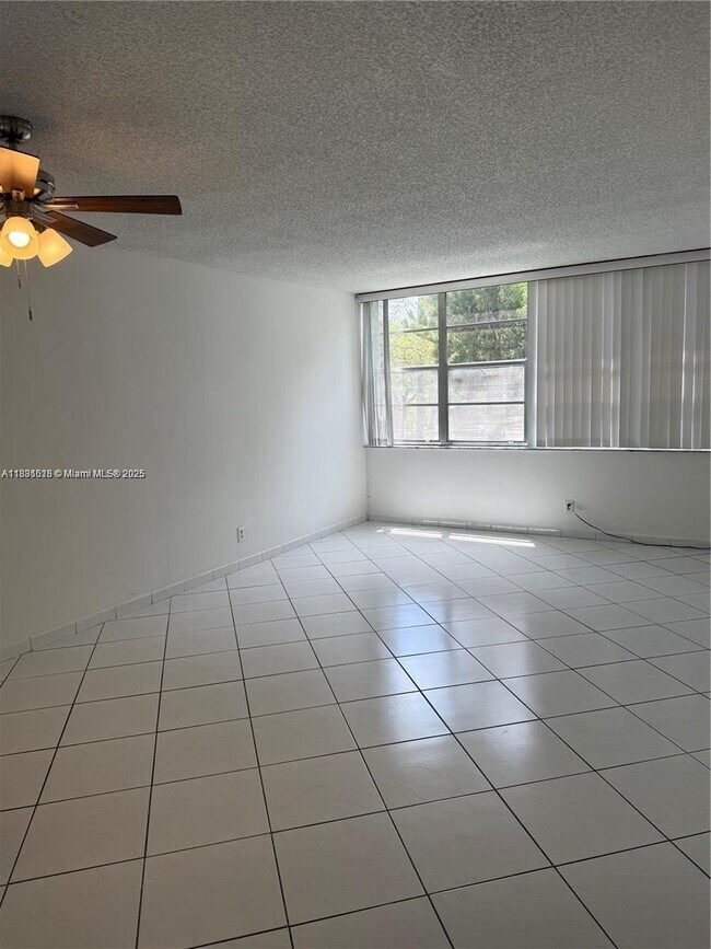 Building Photo - 2781 Taft St