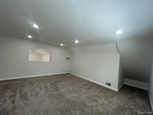 Building Photo - 3165 Chenoa St