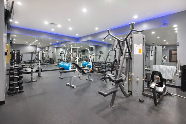 Building Photo - 7135 Hollywood Blvd