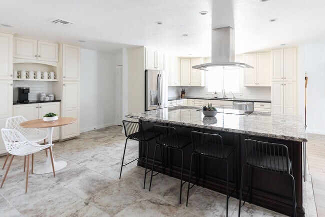 Building Photo - 2199 Sq Ft 4 bedroom 2 bath with Pool & Pool Table - Under Market Rate!