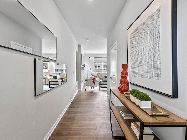 Building Photo - 927 Maywood Ln