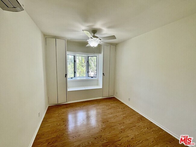 Building Photo - 3227 Bennett Dr