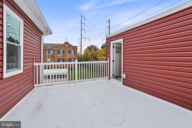 Building Photo - 819 11th Ave