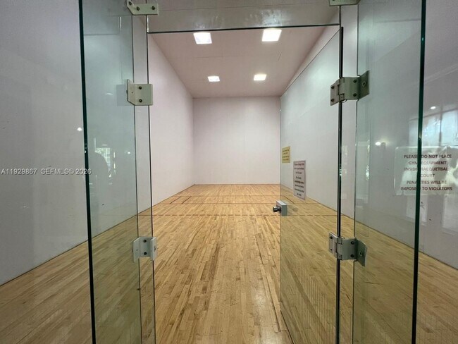 Building Photo - 8000 N Nob Hill Rd