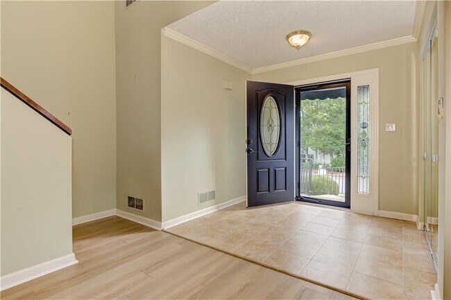 Building Photo - 60 Heartwood Dr NE