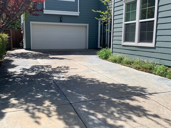 Building Photo - Stunning 4 bed/2.5 bath home in San Ramon