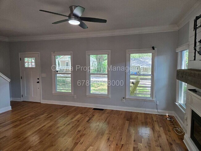 Building Photo - Gorgeous 3 Bedroom House in Atlanta!
