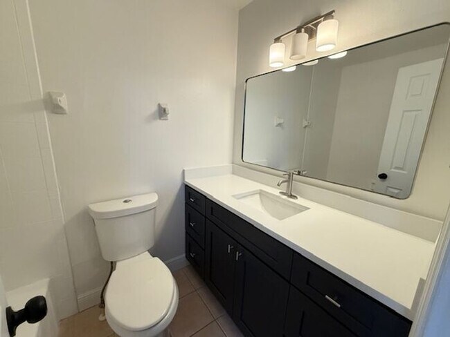 Building Photo - 2/1.5 Winter Springs Townhome with screen patio