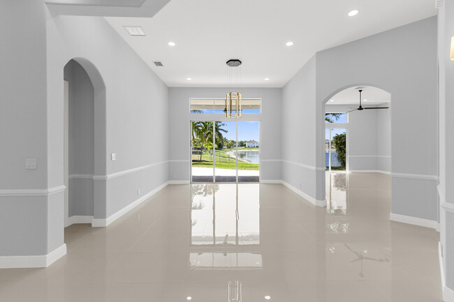 Building Photo - 1256 Beacon Cir