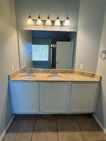 Building Photo - 824 Baltusrol Dr