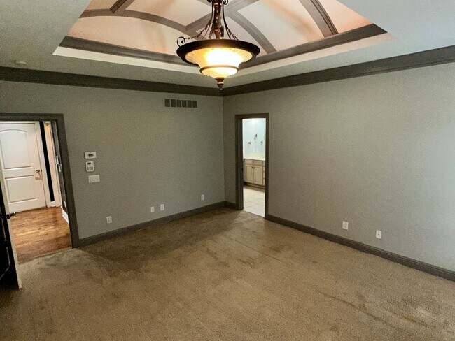 Building Photo - BEAUTIFUL, SPACIOUS 5 BR, 4.5 BATH HOME! G...